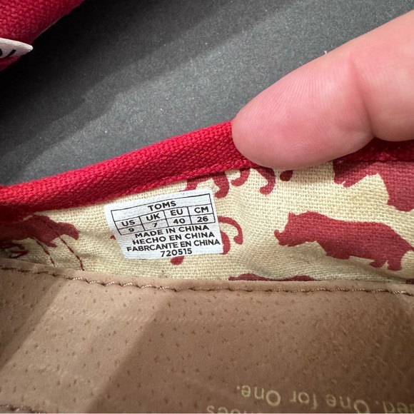 TOMS Alpargatas Original Red Canvas Shoes Flats Interior Animal Print Size 9 - Picture 7 of 9